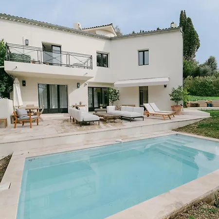 Piscine Sur Les Hauteurs De Cannes Le Cannet
